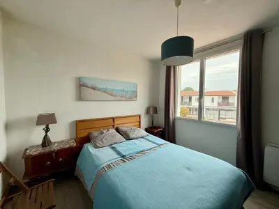 Un ou plusieurs lits dans un hébergement de l'établissement Maison avec jardinet proche plage et parking - FR-1-652-58