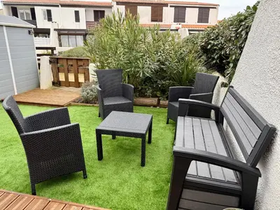 Coin salon dans l'établissement Maison avec jardinet proche plage et parking - FR-1-652-58