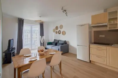 Télévision ou salle de divertissement dans l'établissement La Source - A 20 minutes à pied du centre