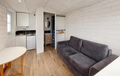 Cuisine ou kitchenette dans l'établissement Awesome Home In Barbatre
