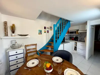 Cuisine ou kitchenette dans l'établissement Maison charmante proche pistes cyclables, animaux admis - FR-1-323-567