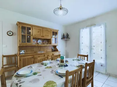 Cuisine ou kitchenette dans l'établissement Maison de vacances pour 4, St-Hilaire-de-Riez
