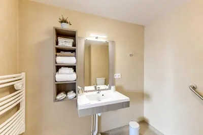 Salle de bains dans l'établissement Zenao Appart'hôtels Challans