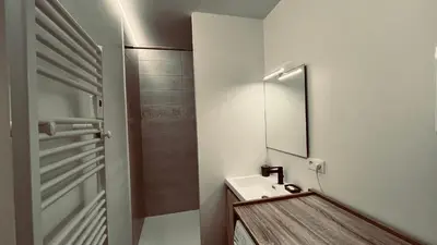 Salle de bains dans l'établissement L'ensoleillé, T2 face océan