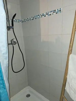 Salle de bains dans l'établissement Au Cœur De Chateaubriant WIFI-Centre-Ville-RDC