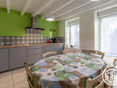 Cuisine ou kitchenette dans l'établissement Gîte Mélisse : Calme et Confort à 30 min Puy du Fou - FR-1-622-100
