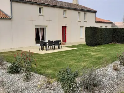 Jardin de l'établissement Gîte Camomille à la campagne, proche du Puy du Fou - FR-1-622-99