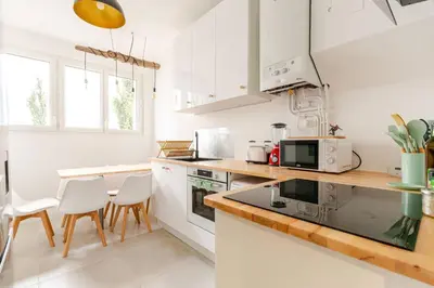 Cuisine ou kitchenette dans l'établissement Le Paul - Gare - Calme - Jardin