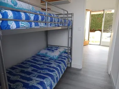 Un ou plusieurs lits dans un hébergement de l'établissement Maison cosy avec terrasse et accès piscine, Notre-Dame-de-Monts - 4 pers - FR-1-540-316