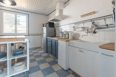 Cuisine ou kitchenette dans l'établissement La Préfaillaise - 800m plage - Parking