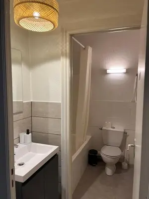 Salle de bains dans l'établissement Appartment Doutre-2e étage