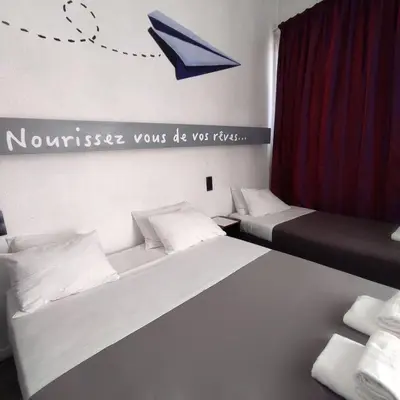 Un ou plusieurs lits dans un hébergement de l'établissement Hôtel De La Gare Nantes Station Hotel Nantes