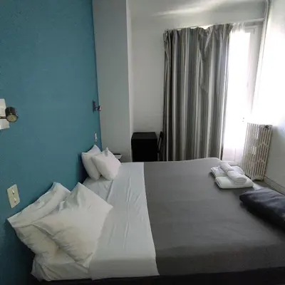 Un ou plusieurs lits dans un hébergement de l'établissement Hôtel De La Gare Nantes Station Hotel Nantes