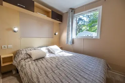 Un ou plusieurs lits dans un hébergement de l'établissement Mobil Home climatisé, 2 ch, 5 pers, Wifi 30 mn du grand parc d'attraction Puy duFou