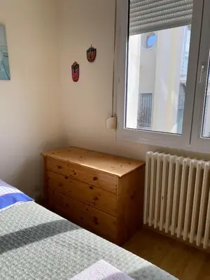 Un ou plusieurs lits dans un hébergement de l'établissement Chambre chez l'HABITANT appartement partagé sauf salon