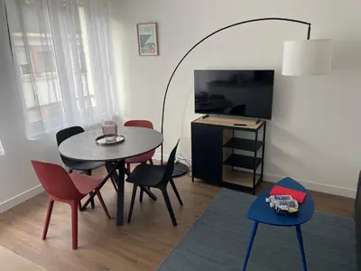 Télévision ou salle de divertissement dans l'établissement Appartement T2 - 202 - Hyper Centre - Intégralement rénové - Toutes commodités à pied