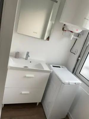 Salle de bains dans l'établissement Appartement T2 - 202 - Hyper Centre - Intégralement rénové - Toutes commodités à pied