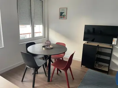 Télévision ou salle de divertissement dans l'établissement Appartement T2 - 202 - Hyper Centre - Intégralement rénové - Toutes commodités à pied