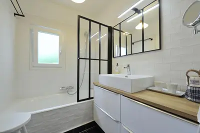 Salle de bains dans l'établissement La Maison de Flo