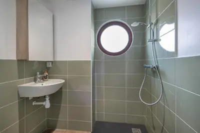 Salle de bains dans l'établissement Vue mer, 30m de la plage, 5 adultes & 1 enfant