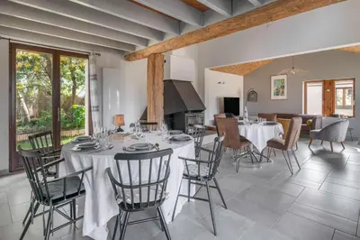 Coin salon dans l'établissement Maison avec dépendance pour 11 à 800m de la mer