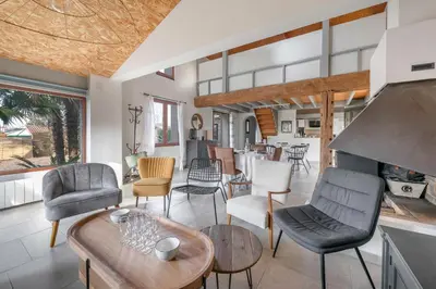 Coin salon dans l'établissement Maison avec dépendance pour 11 à 800m de la mer