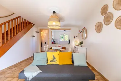 Coin salon dans l'établissement Le 5 Mimosas - Plage à 600m garage