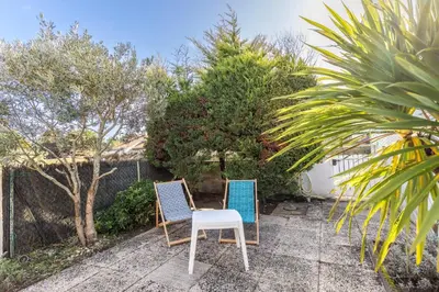 Jardin de l'établissement Le 5 Mimosas - Plage à 600m garage
