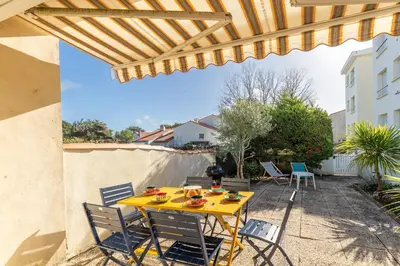 Terrasse ou espace extérieur de l'établissement Le 5 Mimosas - Plage à 600m garage