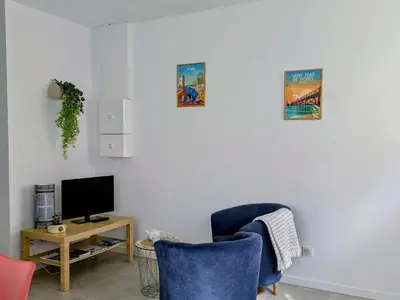 Télévision ou salle de divertissement dans l'établissement Charmant gîte Coquelicot près des plages vendéennes - FR-1-426-573