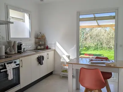 Cuisine ou kitchenette dans l'établissement Charmant gîte Coquelicot près des plages vendéennes - FR-1-426-573