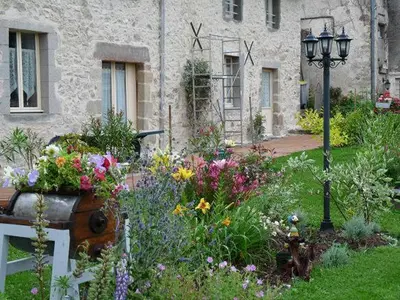 Jardin de l'établissement Gîte des trois pommes