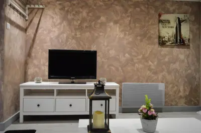 Télévision ou salle de divertissement dans l'établissement Au domaine de la maisonnette