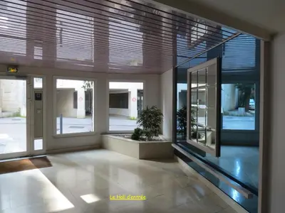 Télévision ou salle de divertissement dans l'établissement Home SAINT-MAURILLE coeur d'Angers et Parking