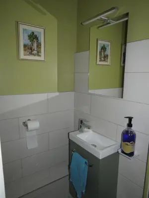 Salle de bains dans l'établissement Home SAINT-MAURILLE coeur d'Angers et Parking