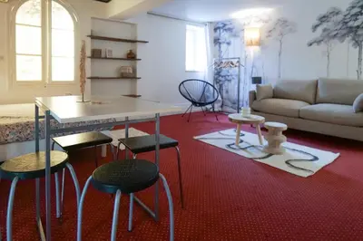 Coin salon dans l'établissement Studio cozy sur 2 niveaux - 2 à 4 personnes