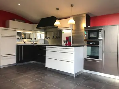 Cuisine ou kitchenette dans l'établissement Gite La Villa des Coeurs Vendéens