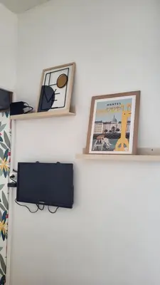 Télévision ou salle de divertissement dans l'établissement Le CoCon Nantais 2pers Wi-Fi TV