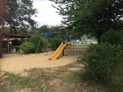 Aire de jeux pour enfants de l'établissement MHome Clim Direct Puy du fou 3chb 6per