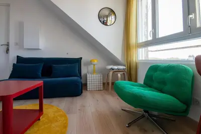 Coin salon dans l'établissement Le Nid Coloré T2 petit déj' offert