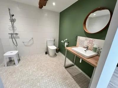 Salle de bains dans l'établissement Chambres d'hôtes LA GRANGE DU PA de LA GROLLE