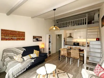 Cuisine ou kitchenette dans l'établissement Appartement rénové 2 pièces proche plage - La Guérinière - FR-1-224B-241
