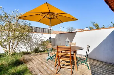 Terrasse ou espace extérieur de l'établissement Maison pour 4 avec jardin et terrasse - 500m plage