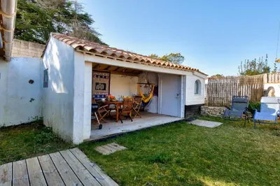 Jardin de l'établissement Maison pour 4 avec jardin et terrasse - 500m plage