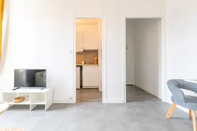 Télévision ou salle de divertissement dans l'établissement Superbe studio Nantes-Centre Gare