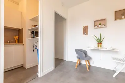 Cuisine ou kitchenette dans l'établissement Superbe studio Nantes-Centre Gare