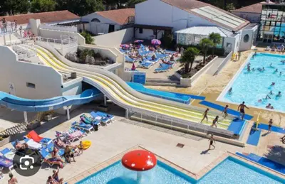 Piscine de l'établissement Mobil-home Saint Jean de mont ou située à proximité