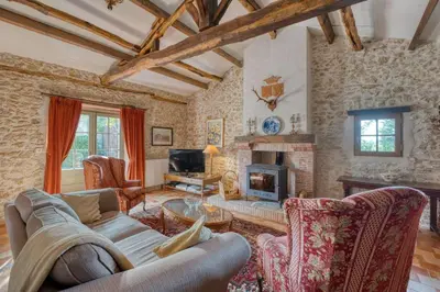 Coin salon dans l'établissement Le Gîte du Château de la Vérie
