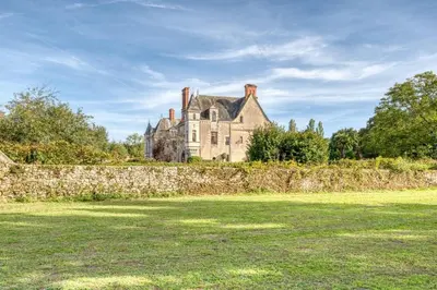 Jardin de l'établissement Le Gîte du Château de la Vérie