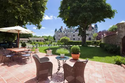Jardin de l'établissement Le Gîte du Château de la Vérie